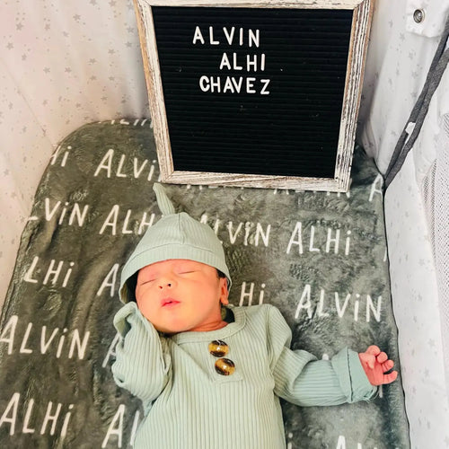 Mon Premier Plaid Personnalisé - Le Souvenir Doux des Premiers Jours au Prénom de Bébé