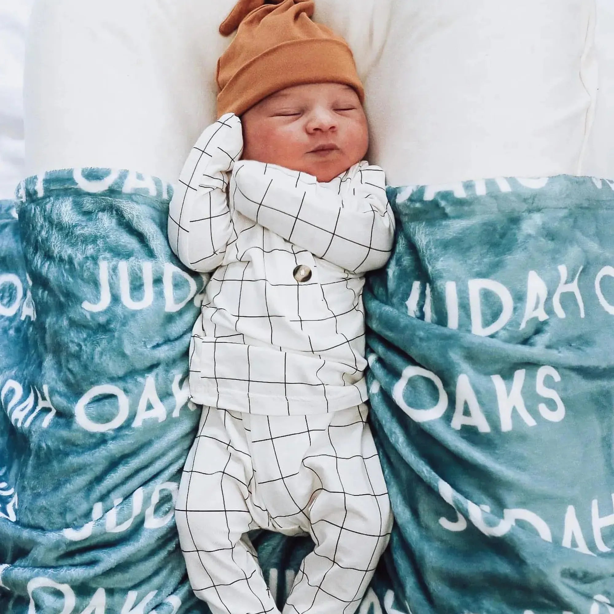 Mon Premier Plaid Personnalisé - Le Souvenir Doux des Premiers Jours au Prénom de Bébé