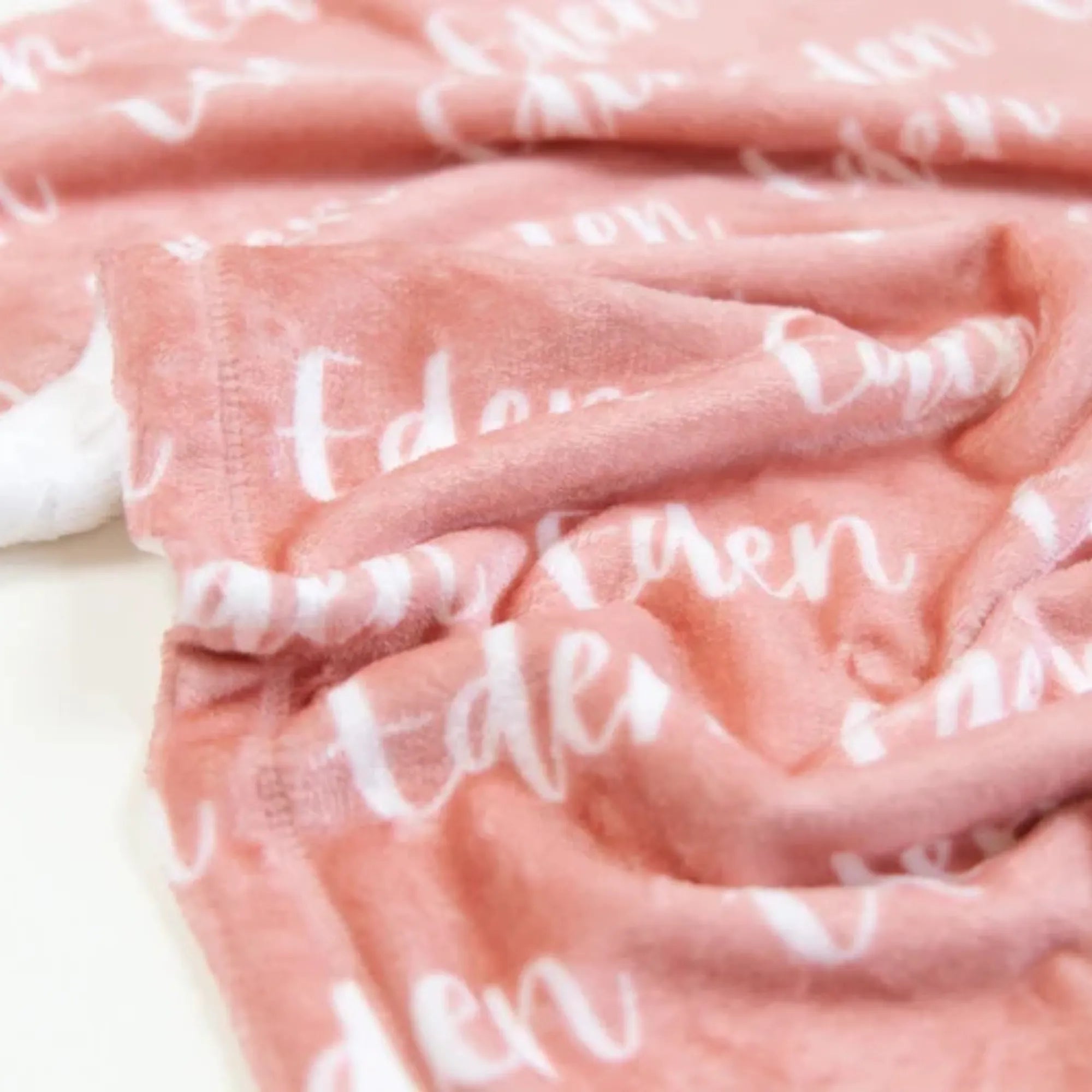 Mon Premier Plaid Personnalisé - Le Souvenir Doux des Premiers Jours au Prénom de Bébé